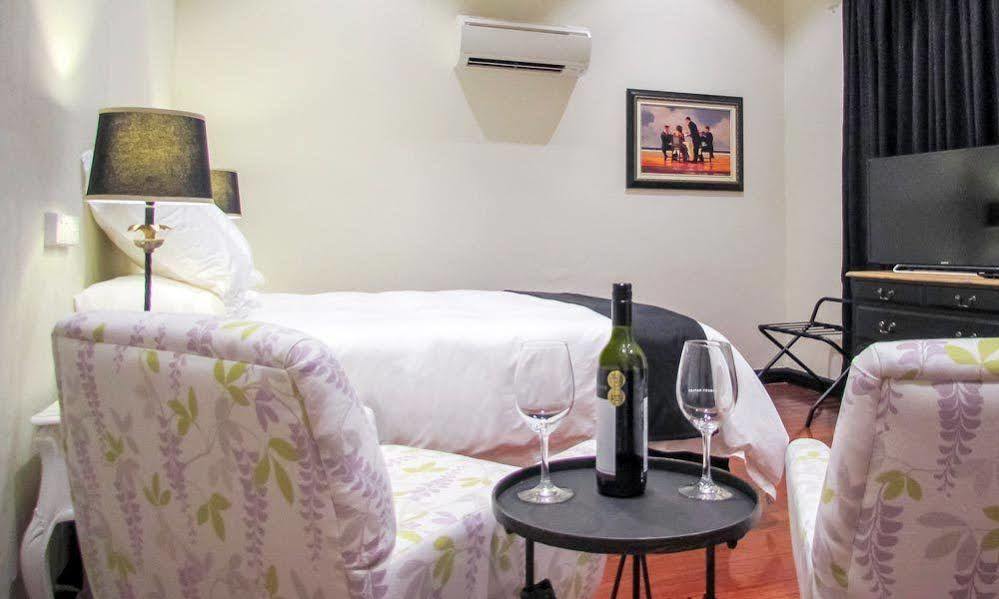 The Commercial Boutique Hotel Тентърфилд Екстериор снимка