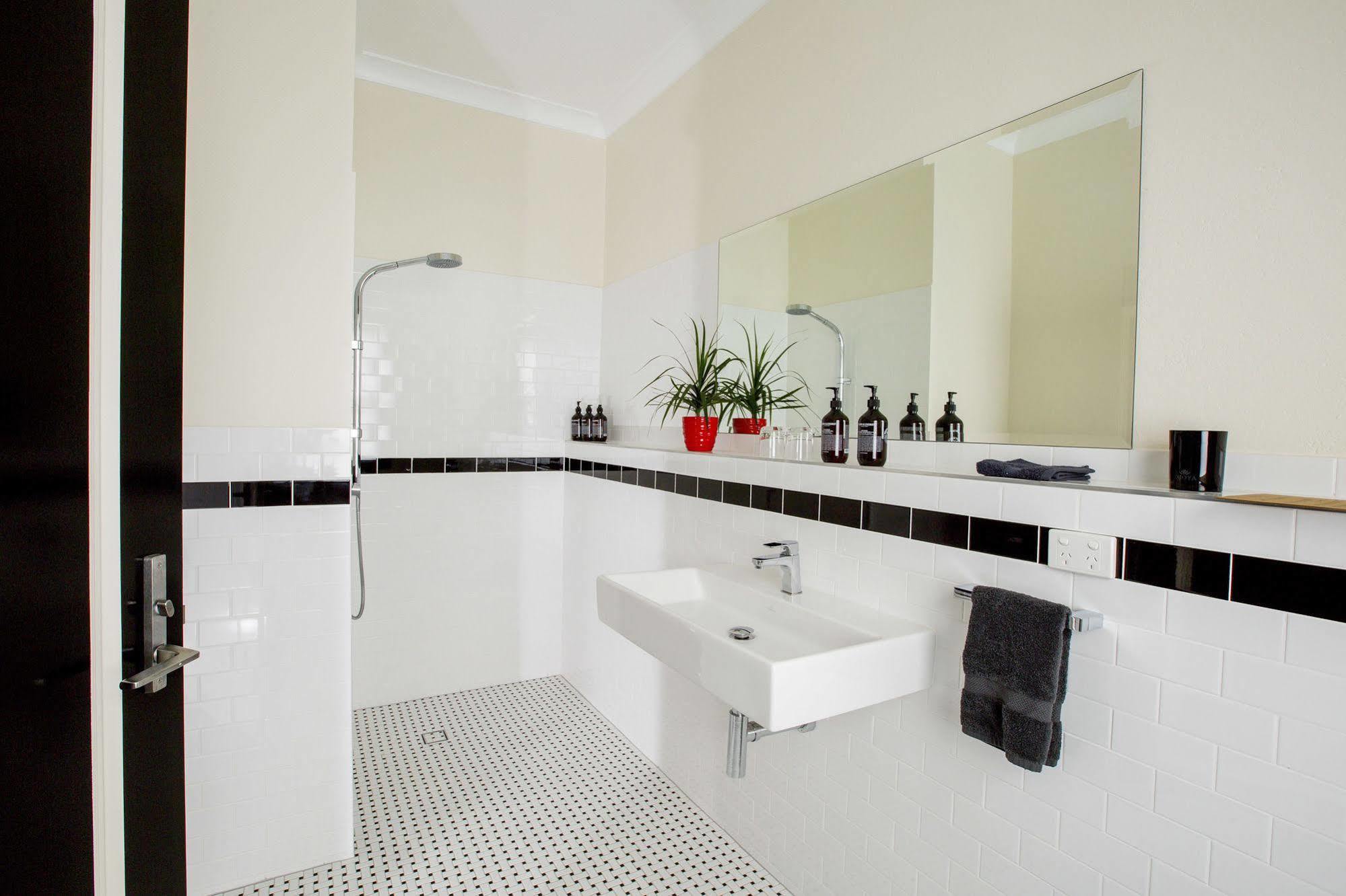 The Commercial Boutique Hotel Тентърфилд Екстериор снимка